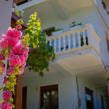 Rent Ismolli Maison d'hôtes